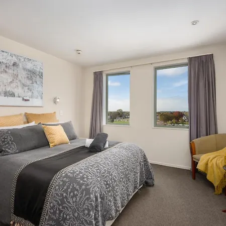 City Center 2Bdr Apartment With Views